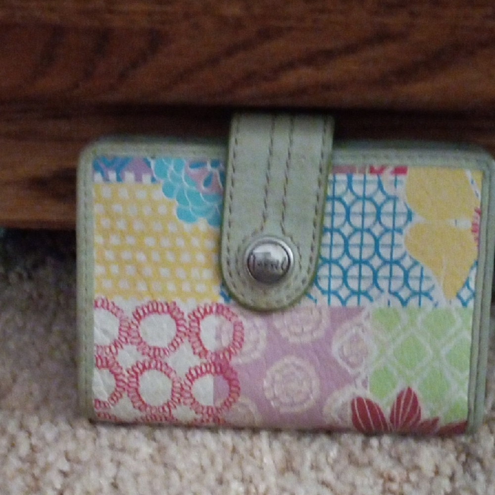 Vintage Fossil Green And Yellow Wallet - image 1